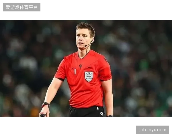 德国名哨西伯特执法决赛，其在加时赛中对门德斯与马杜埃凯接触的判罚成为赛后焦点。